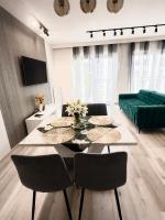 Luna River Residence with Netlfix, WiFi&parking - Bed and Breakfast Wrocław