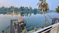 Nihara - Ultra Luxury Waterfront stay in Kochi! - B&B Kochi