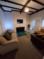 Alice Place 4BR WiFi free parking smart tv - Chambres d'hôtes Sunderland