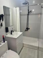 Camera Doppia con Letti Singoli e Bagno in Comune