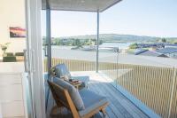 Rangatahi Retreat - Superior Stays - Bed and Breakfast Raglan