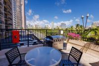 Steps to Waikiki Beach Aqua Palms Free Parking - B&B Honolulu