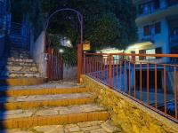 Le Tre Terrazze sul Blu vista mare, piscina idromassaggio, posto auto coperto - B&B Bergeggi