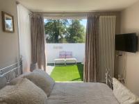 Moss Retreat Semi rural house with balcony and beautiful views Nr to Nantwich - Chambres d'hôtes Wybunbury