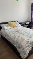 Spacious double room , Room 4 , fast WiFi ,2 room shared toilet - B&B Cardiff