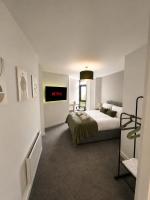 Luxury Hotel Style 2 Bed Apartment Sleeps 6 - B&B Leeds
