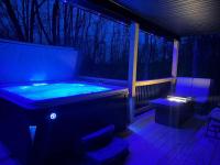 Hot Tub Cabin Fire Pit Private Retreat Sleeps 8 - Ferienwohnung Logan