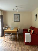 Sleeps 6 Three bed modern house Near DCU and airport Private parking - Bed and Breakfast Dublin