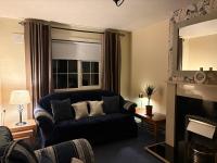 Sleeps 6 Three bed modern house Near DCU and airport Private parking - Bed and Breakfast Dublin