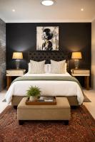 Art-Inspired Bedroom Close to CBD - B&B Mossel Bay