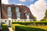 Frisch renoviertes FH Südblick am Meer in Breege, Meerblick von allen drei Etagen, Terrasse, Balkon, Sauna und Parkplatz - Chambres d'hôtes Breege