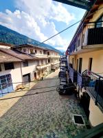 Tirano Family Hub - 3 Bedrooms, Parking&View - B&B Tirano