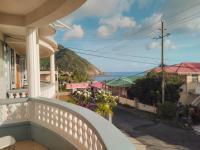 Hillside home with sea views close to Roseau - B&B Roseau