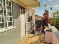 Hillside home with sea views close to Roseau - B&B Roseau
