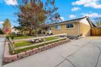 Modern Stay Home with Game Rooms, Near Olde Town Arvada - B&B Arvada