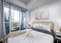 Charming 1BR and Den in Downtown Toronto with Balcony - Chambres d'hôtes Toronto