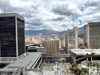 Apartaloft Premium Vista a la Ciudad y al Metro Parque Berrío - B&B Medellín
