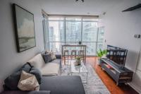 3BR Urban Gem with Scenic Balcony Views - Bed and Breakfast Toronto
