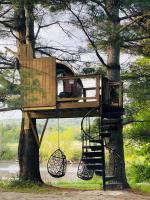 Designer A-Frame Treehouse with hot tub on river - B&B Johnson