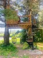 Designer A-Frame Treehouse with hot tub on river - B&B Johnson