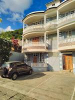 Hillside home with sea views close to Roseau - B&B Roseau