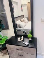 Cosy furnished brand new studio at Prime Location DHA Ph 6 - Ferienwohnung Karatschi