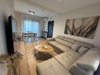 3Triaina Upstairs Apartment - B&B Stavrós