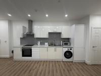 Deluxe 2-BDR Apartment - B&B Wolverhampton