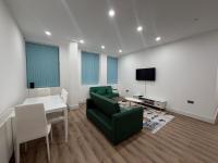 Deluxe 2-BDR Apartment - B&B Wolverhampton