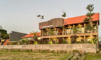 10 Living House - B&B Kapal