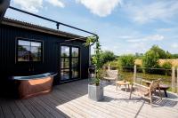 Iris - The Nook Lodges - B&B Nantwich