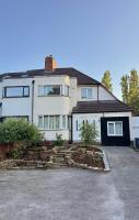 4-Bed Sutton Home, Games Room & Parking, Sleeps 8 - Ferienwohnung Birmingham