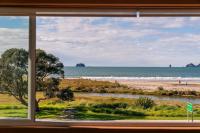 Seaview Studio Apartment - Beachfront with Heated Pool - B&B Whitianga