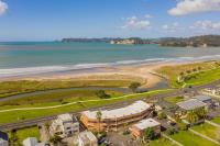 Seaview Studio Apartment - Beachfront with Heated Pool - B&B Whitianga