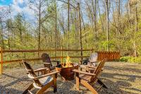 Theater Cabin with Hot Tub and Fire Pit, Sleeps 7 - Ferienwohnung Gatlinburg