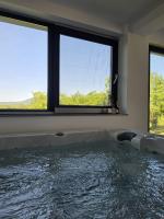 Luni Stay - Jacuzzi, Sauna & Nature Escape - B&B Jastrebarsko