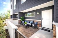 Sapphire Leaf- Luxury 3BR- Pool, King Beds, Spacious, Quiet, Garage, Close to Airport and OldTown - Chambres d'hôtes Phoenix