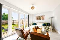 4-Bed Contractor Home, Parking, Luton Airport - B&B Luton