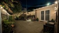 Private, Modern and Detached Garden Apartment - B&B Llanddulas