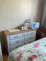 Private double room at Caroline's Guest House, River Street, Clara - Chambres d'hôtes Tara