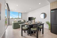 3BR Family Stay - King Beds, Parking & City Views - B&B Brisbane