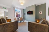 Spacious 4BR House Sleeps 8 by Stay With Us - B&B Bishop Auckland