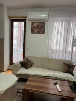 Feti’s cozy apartment near the park city - B&B Pristina