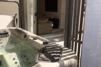 Stylish 3-Bed Glasgow Retreat, Private Hot Tub & Parking - B&B High Blantyre