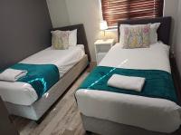 2 bedroom chic apartment near Canal Walk - Bed and Breakfast Kaapstad