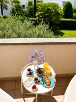 Apartment Stellina Ascona - Steps from Lido & Promenade - Balcony & Free Garage - B&B Ascona