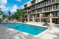 Wonderful 1-bed condo, 2min walk to beach & more - Chambres d'hôtes Bridgetown