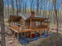 Ma-ple Haven --Wifi, Fireplace, Deck, Fire Pit, Family Friendly, Game Room, Pool Access - B&B Berkeley Springs