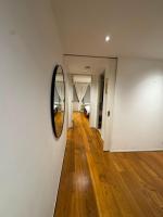 Executive 2B2B Luxury Apartment Barton- 7-10 min walk to PH, M-Oval & Lake BG - Chambres d'hôtes Broughton Vale
