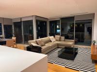 Executive 2B2B Luxury Apartment Barton- 7-10 min walk to PH, M-Oval & Lake BG - B&B Broughton Vale